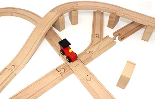 Joyin 62 komada Drveni željeznički objekt, uključujući 1 Thomas magnetski igrački vlak, drvena željeznička set kompatibilna sa svestranim
