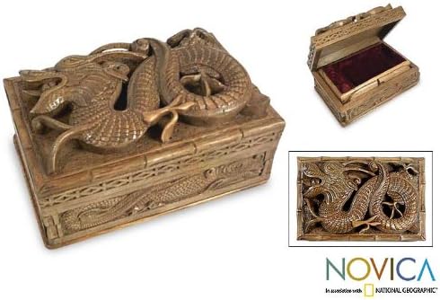 NOVICA kutija za nakit od oraha Lucky Dragon ručno rezbareno drvo iz Indije 3,9 in V X 7,75 in Š X 5,25 u D smeđe kutije priroda sa životinjskom tematikom