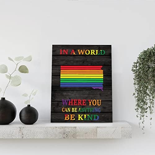 Donl9bauer Rainbow Kansas Karta Drveni znakovi u svijetu u kojem možete biti svi vidni znakovi za umjetnost Farmhouse Progress Pride Wood Home Zidni dekor za LGBTQ Queer gay lezbijski poklon 10x8in